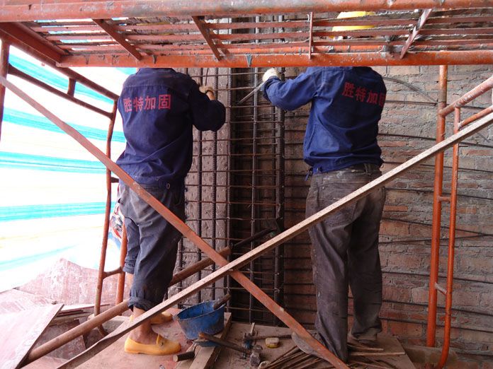 河源文?；▓@綜合樓“托梁拔柱”托換工程